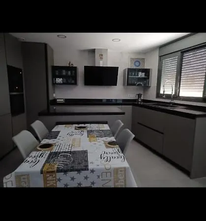 ホテル Holidays Only A 100 Meters From The 4*